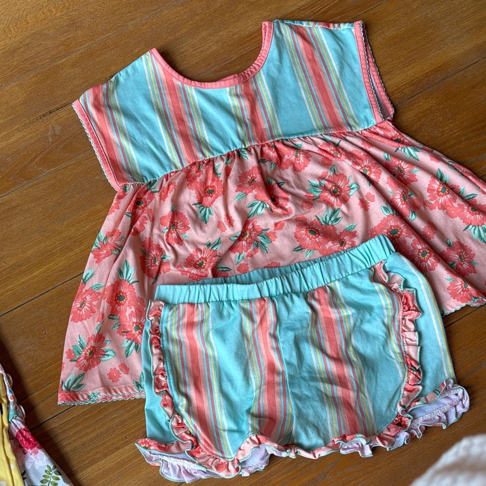 Floral pajamas with shorts